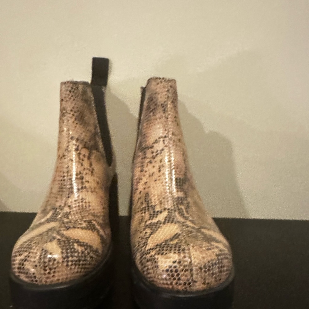 Animal print Chelsea boot